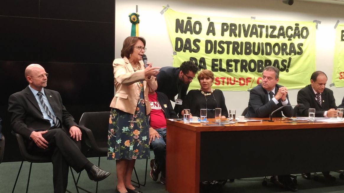 Jô Moraes: Temer está descontruindo qualquer projeto sério de Nação