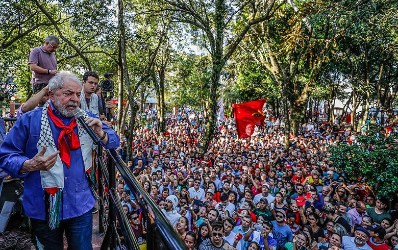 Lula em São Borja: 'Vim aqui por uma coisa muito simples: começamos a ganhar direitos e deixar de ser escravos com Getúlio Vargas'