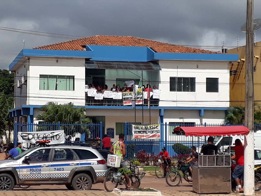 Professores de Concórdia do Pará denunciam atrasos de salário e ocupam prefeitura